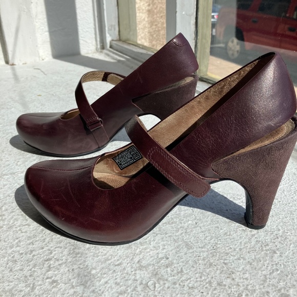 Tsubo Shoes - Beautiful brown Mary Jane’s